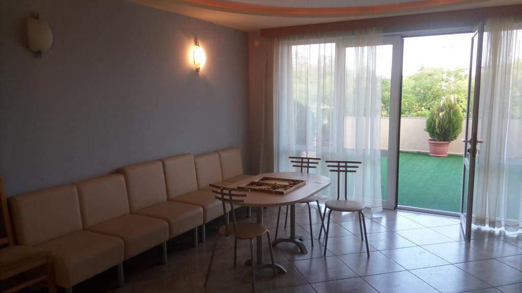 Paris Hotel Balchik Exterior photo